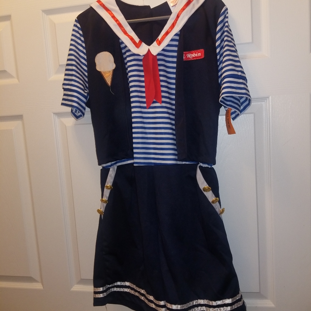 Robin from Stranger Things scoops ahoy costume